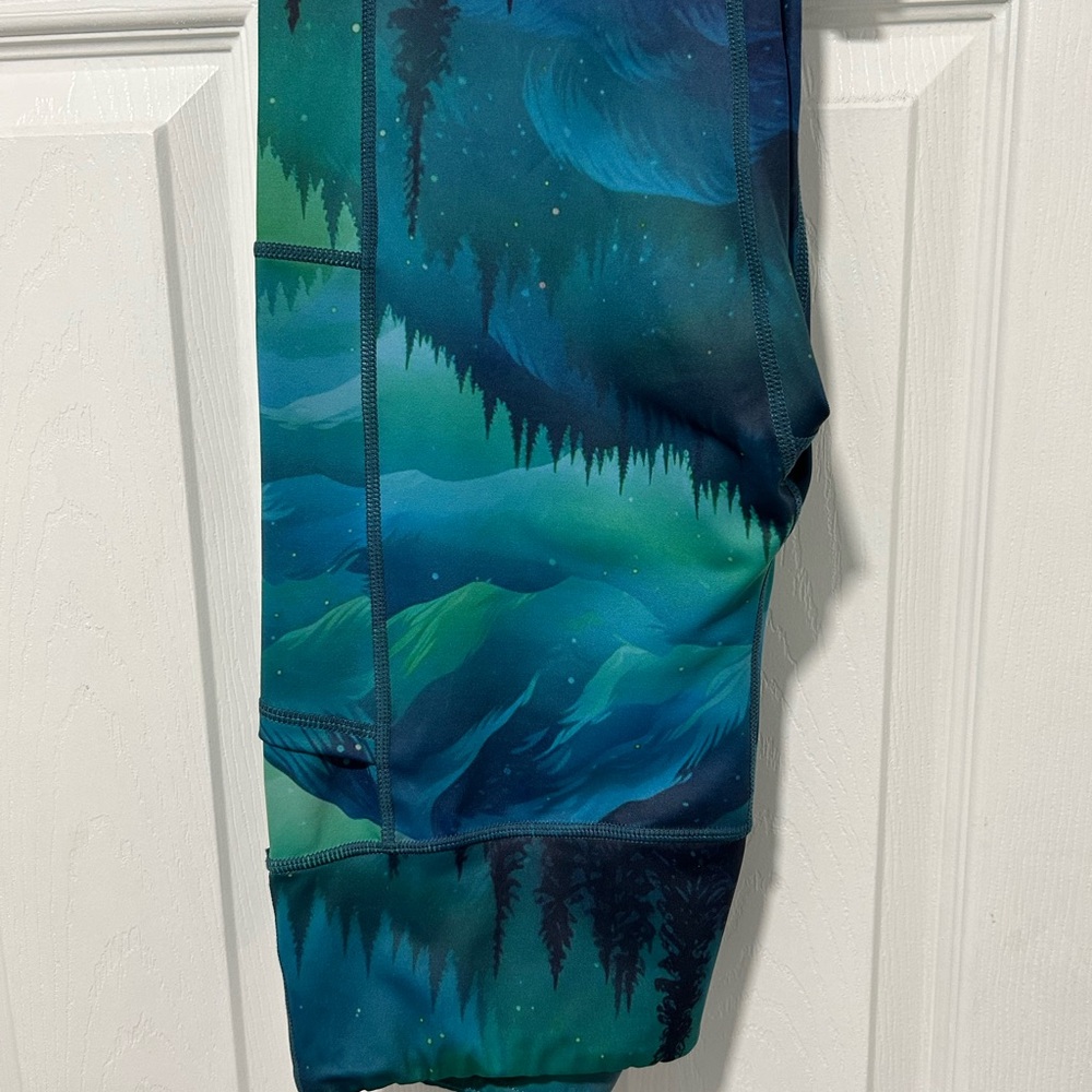 CVG Aurora Borealis full length leggings- size Medium - Picture 3 of 4
